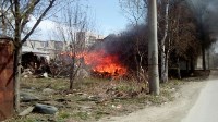 Бараки горят на улице Комсомольской в Южно-Сахалинске, Фото: 1