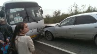Легковой автомобиль врезался в рейсовый автобус на юге Сахалина, Фото: 2