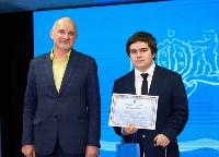 Школьники Южно-Сахалинска получили премии мэра, Фото: 11