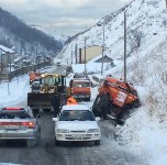 Дорожная техника не может справиться с сахалинскими дорогами, Фото: 3