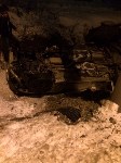 Toyota Verossa врезалась в столб и загорелась в Южно-Сахалинске, Фото: 3