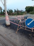 Рабочие снесли столб на дороге недалеко от аэропорта Южно-Сахалинска, Фото: 2