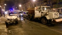 Две легковушки и грузовик столкнулись рано утром в центре Южно-Сахалинска, Фото: 6