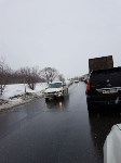 На трассе Южно-Сахалинск - Холмск из-за утренней аварии вечером образовалась большая пробка, Фото: 5