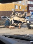 Внедорожник перевернулся в результате ДТП в Южно-Сахалинске, Фото: 3