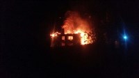 Расселенный дом горел в Холмском районе, Фото: 6