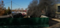 Мусор и автопокрышки горели в заброшенном гараже в Южно-Сахалинске, Фото: 3