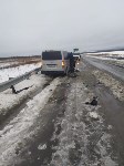 Водитель микроавтобуса попал в больницу после столкновения с дорожной техникой на Сахалине, Фото: 2