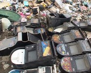 Почти три десятка игровых автоматов уничтожены на свалке в Долинске, Фото: 7