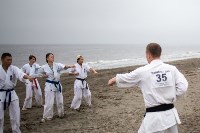 Тренировку на анивском пляже провели сахалинские каратисты, Фото: 2