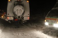Более шестидесяти автомобилей освободили из снежного плена в Долинском районе, Фото: 5