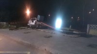 Внедорожник снес бетонную остановку на юге Сахалина, Фото: 12