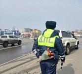 На Сахалине сотрудники ГИБДД порадовали автомобилисток цветами, Фото: 4