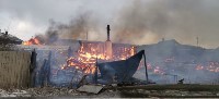 Два дома горят в Озерском, Фото: 10