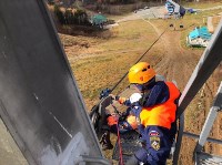 Спасение людей из зависших на высоте кабинок отработали сахалинские спасатели, Фото: 8