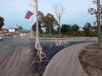 Рабочие снесли столб на дороге недалеко от аэропорта Южно-Сахалинска, Фото: 1