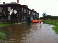 Дамбу в Приморье укрепляют сахалинские спасатели, Фото: 2
