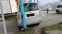 Внедорожник и микроавтобус столкнулись в Аниве, Фото: 3