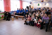 Хоккеисты «Сахалина» подарили подарки воспитанникам троицкого детского дома, Фото: 27