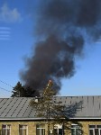Пожар в переулке Восточном тушат в Южно-Сахалинске, Фото: 3