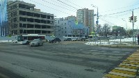 Осколки плит объезжают автомобилисты на перекрестке в Южно-Сахалинске, Фото: 6