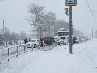 Груженый снегом самосвал протаранил два внедорожника в Южно-Сахалинске, Фото: 5