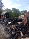Жилой дачный дом, времянка и хозпостройки горели на окраине Южно-Сахалинска, Фото: 3