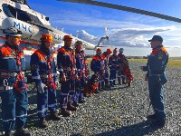 Кинологи со служебными собаками десантировались с вертолёта Ми-8 на Сахалине, Фото: 4