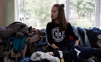 В Южно-Сахалинске бесплатно раздали вещи для школьников, Фото: 1