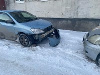Неизвестный врезался в два автомобиля и скрылся с места ДТП в Южно-Сахалинске, Фото: 4