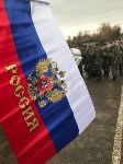 Сахалинцы с флагами пришли к полигону, чтобы проводить мобилизованных земляков , Фото: 2
