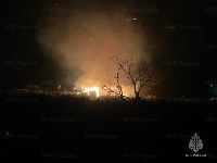 Три пожарных расчёта тушили баню в Невельском районе, Фото: 3