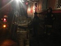 Ночью пожарные тушили подвал многоэтажки в Южно-Сахалинске , Фото: 32
