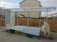 Вандалы разгромили автобусные остановки в Новом Дальнем, Фото: 3
