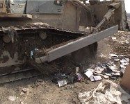 Более 1000  дисков раздавил бульдозер в Южно-Сахалинске, Фото: 9