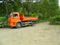 Мусор, оставленный сахалинцами на реке в Холмском районе, вывезли на КамАЗе, Фото: 3