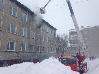 Все пожарные части города тушат офисное здание в Южно-Сахалинске, Фото: 1