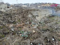У бывшего завода в Корсаковском районе гудрон впитывается в землю, Фото: 19