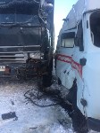 Два человека пострадали при столкновении грузовика и "скорой помощи" в Поронайске, Фото: 2