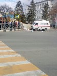 Грузовик опрокинулся в центре Южно-Сахалинска, Фото: 1
