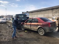 Два человека пострадали при лобовом столкновении такси и ас-машины в Южно-Сахалинске, Фото: 5