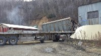 Лобовое столкновение двух грузовиков произошло на Холмском перевале, Фото: 5