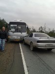 Легковой автомобиль врезался в рейсовый автобус на юге Сахалина, Фото: 1
