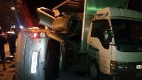Иномарка сбила припаркованный автомобиль и приземлила в кузов грузовика в Южно-Сахалинске, Фото: 8