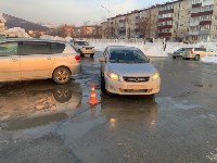 В Южно-Сахалинске иномарка наехала на стоящего во дворе пенсионера, Фото: 2