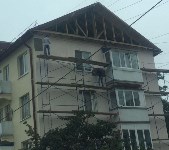 Рабочие ремонтируют дома на проспекте Победы, рискуя жизнью, Фото: 3