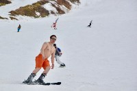 Полсотни сахалинцев разделись, чтобы спуститься на лыжах и сноубордах с «Горного воздуха», Фото: 85