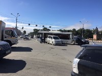 Пассажирский автобус и микроавтобус столкнулись в Южно-Сахалинске, Фото: 2