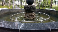 Неизвестные выбросили скамейку в фонтан в ногликском парке, Фото: 4