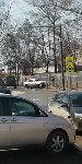 Иномарка вылетела на тротуар в Корсакове, Фото: 2